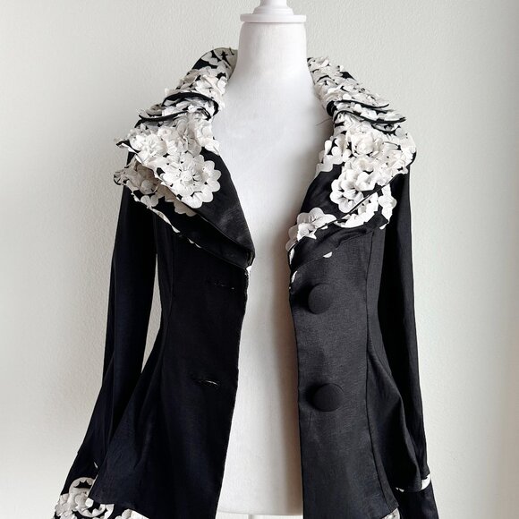 VINTAGE BLACK BLAZER WITH WHITE FLORAL APPLIQUE - Picture 12 of 12